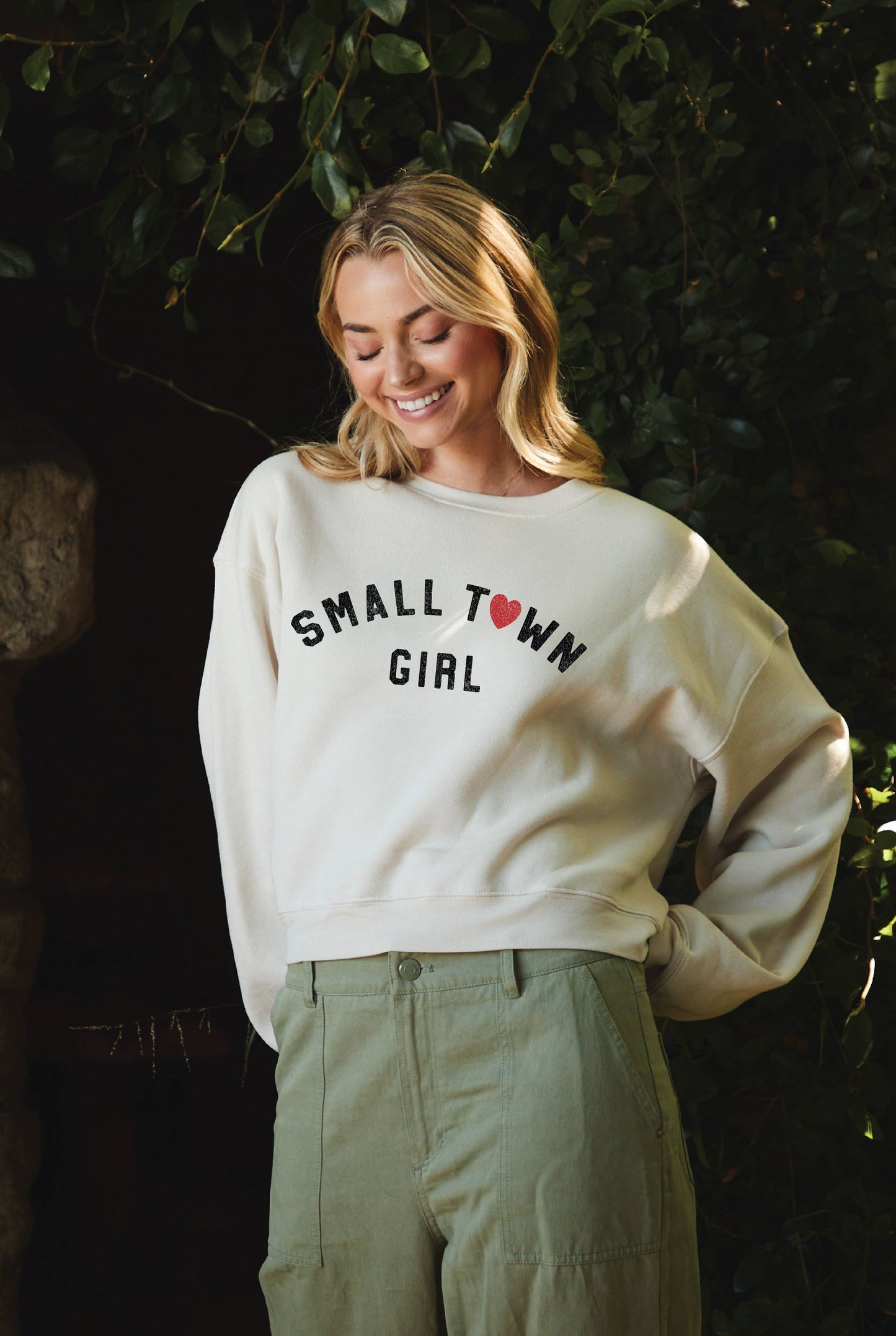 SMALL TOWN GIRL Mid Graphic Sweatshirt