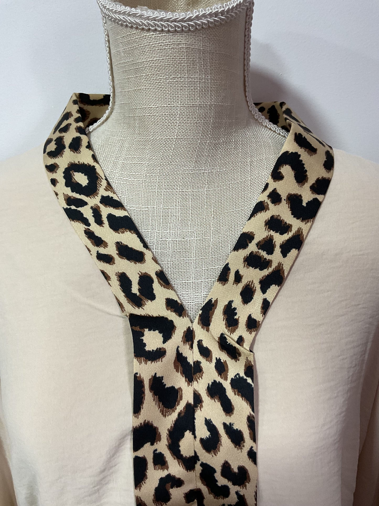 Jodiful Cheetah V Blouse