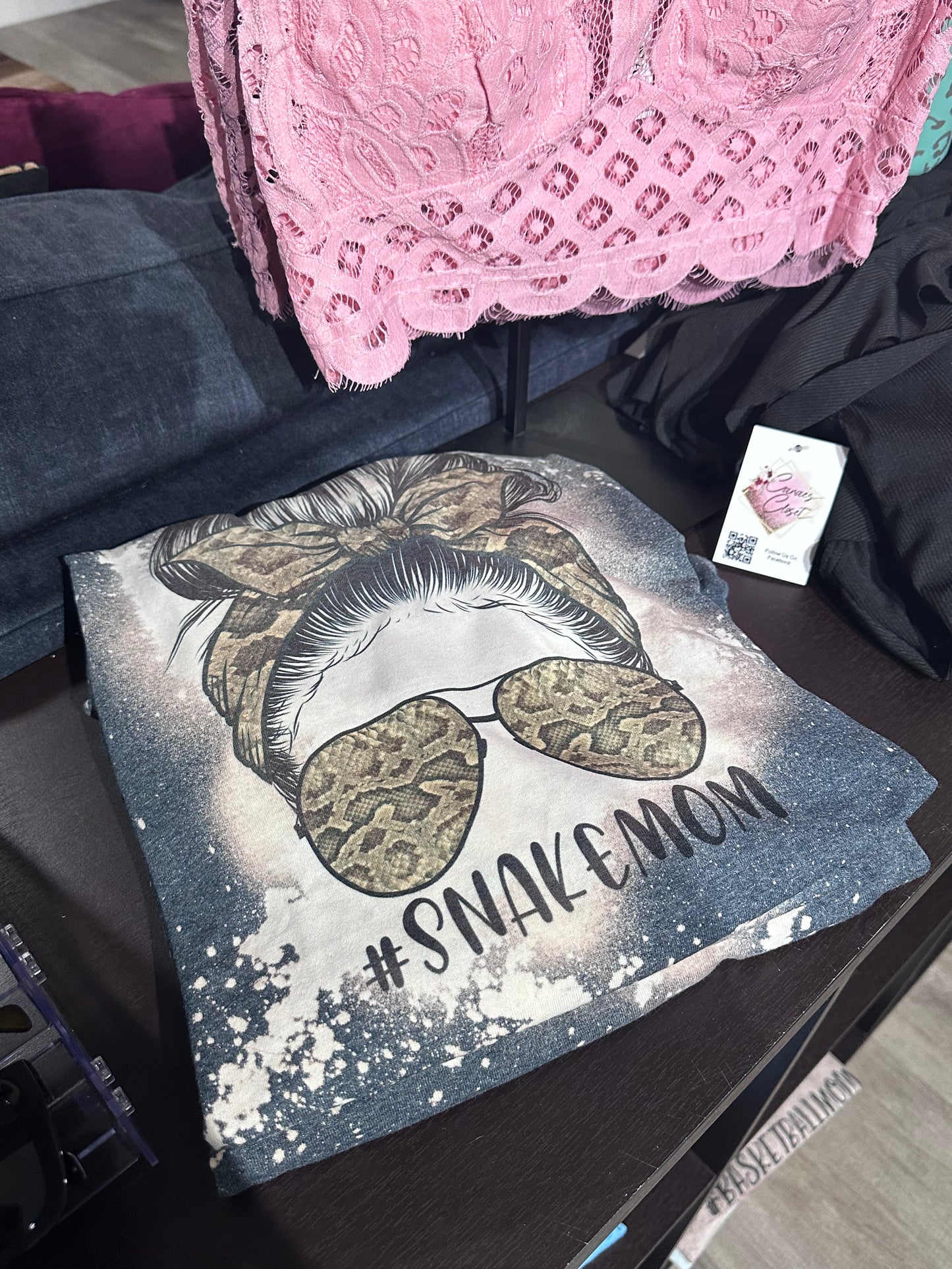 Snake mom Tee