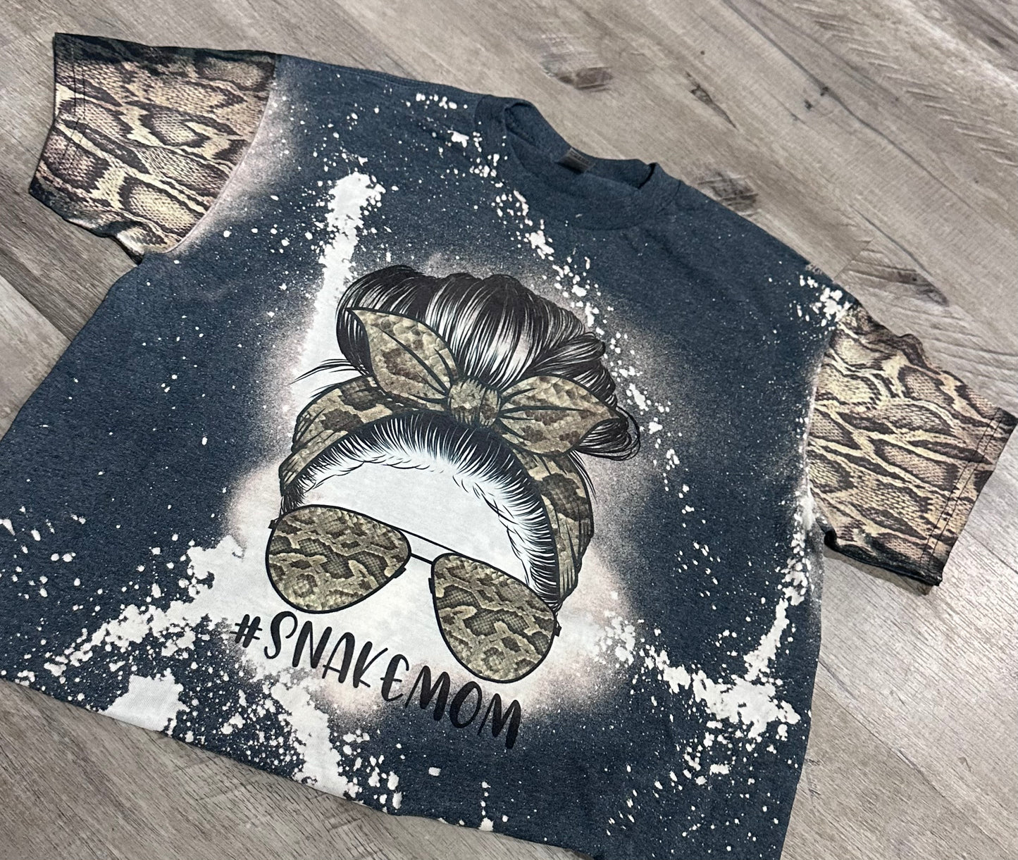 Snake mom Tee