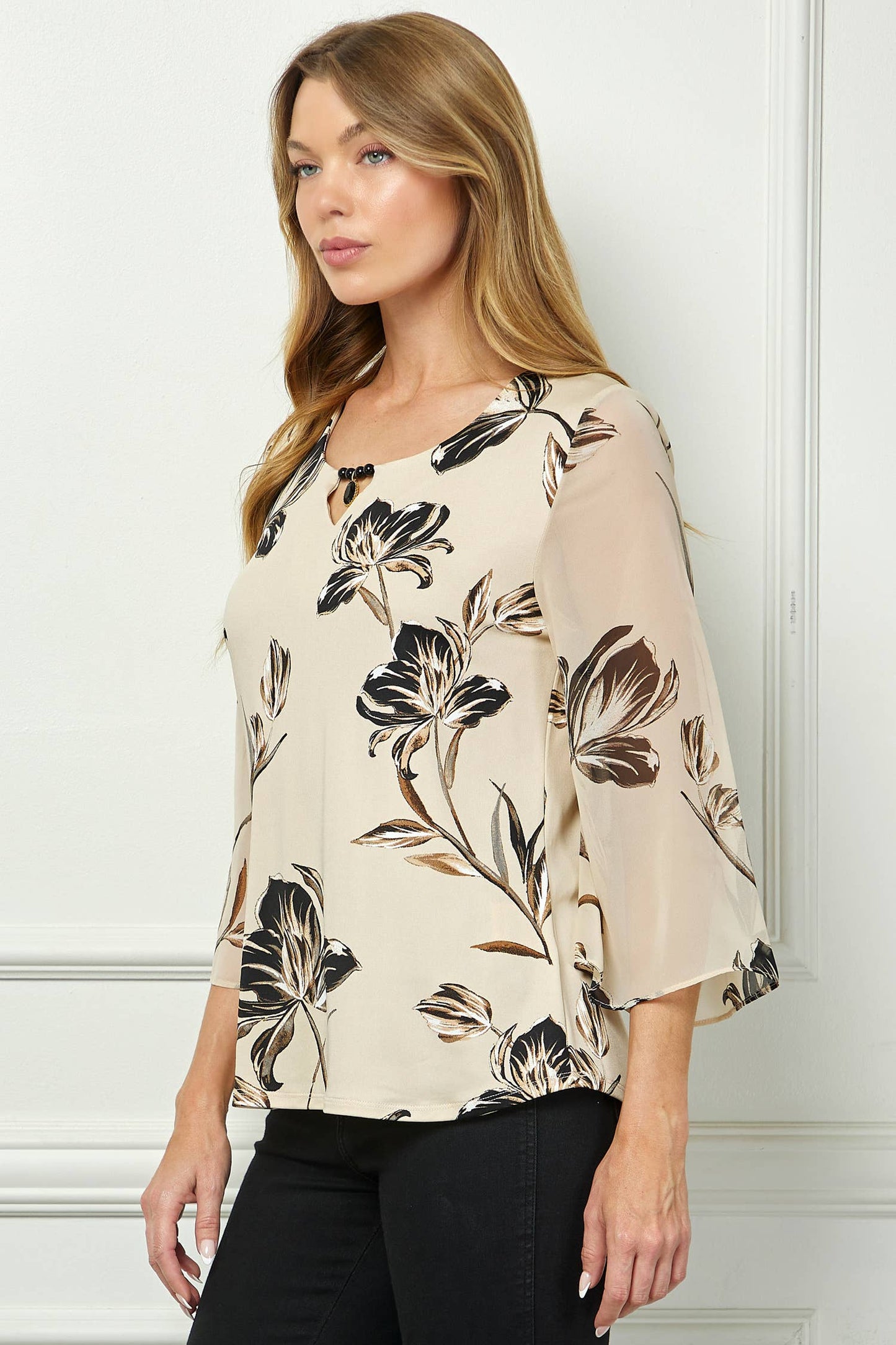VINTAGE BLOSSOM KEYHOLE NECKLINE KNIT BLOUSE