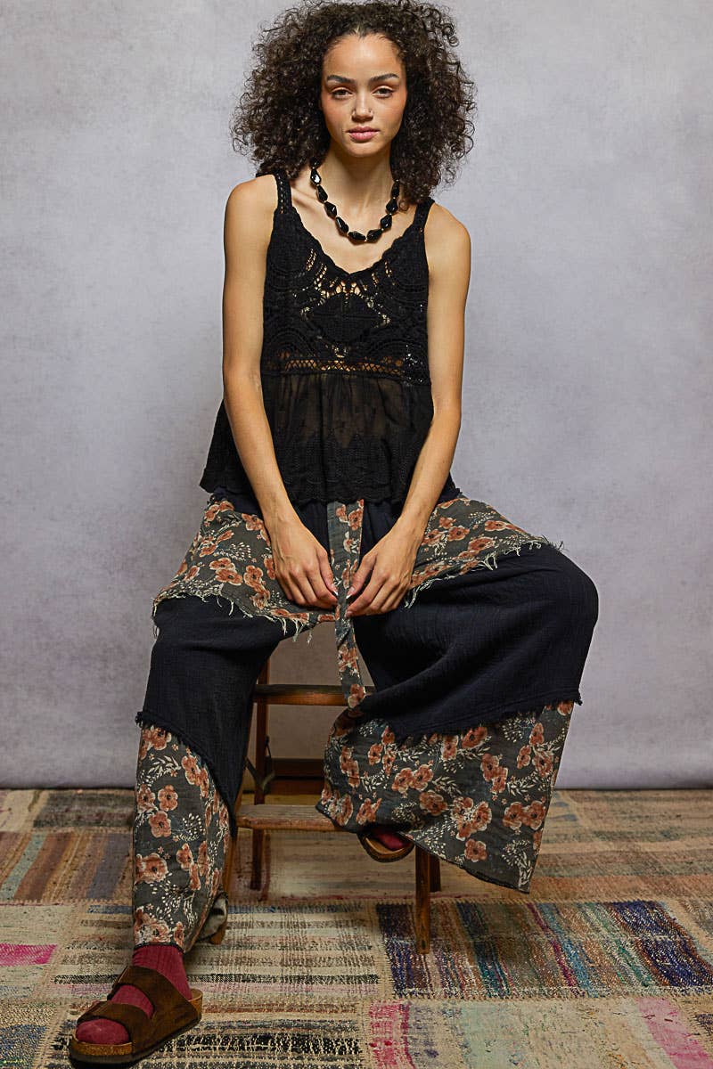 POL V-neck Sleeveless Floral Woven Top