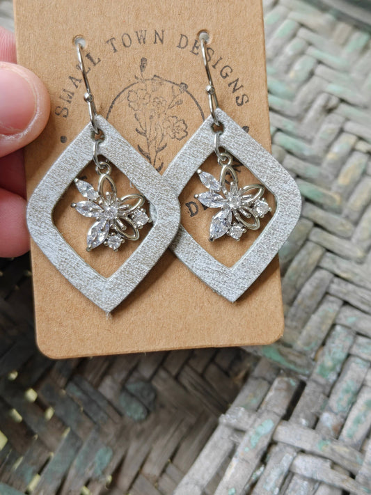 Brown Cream Diamond Earrings