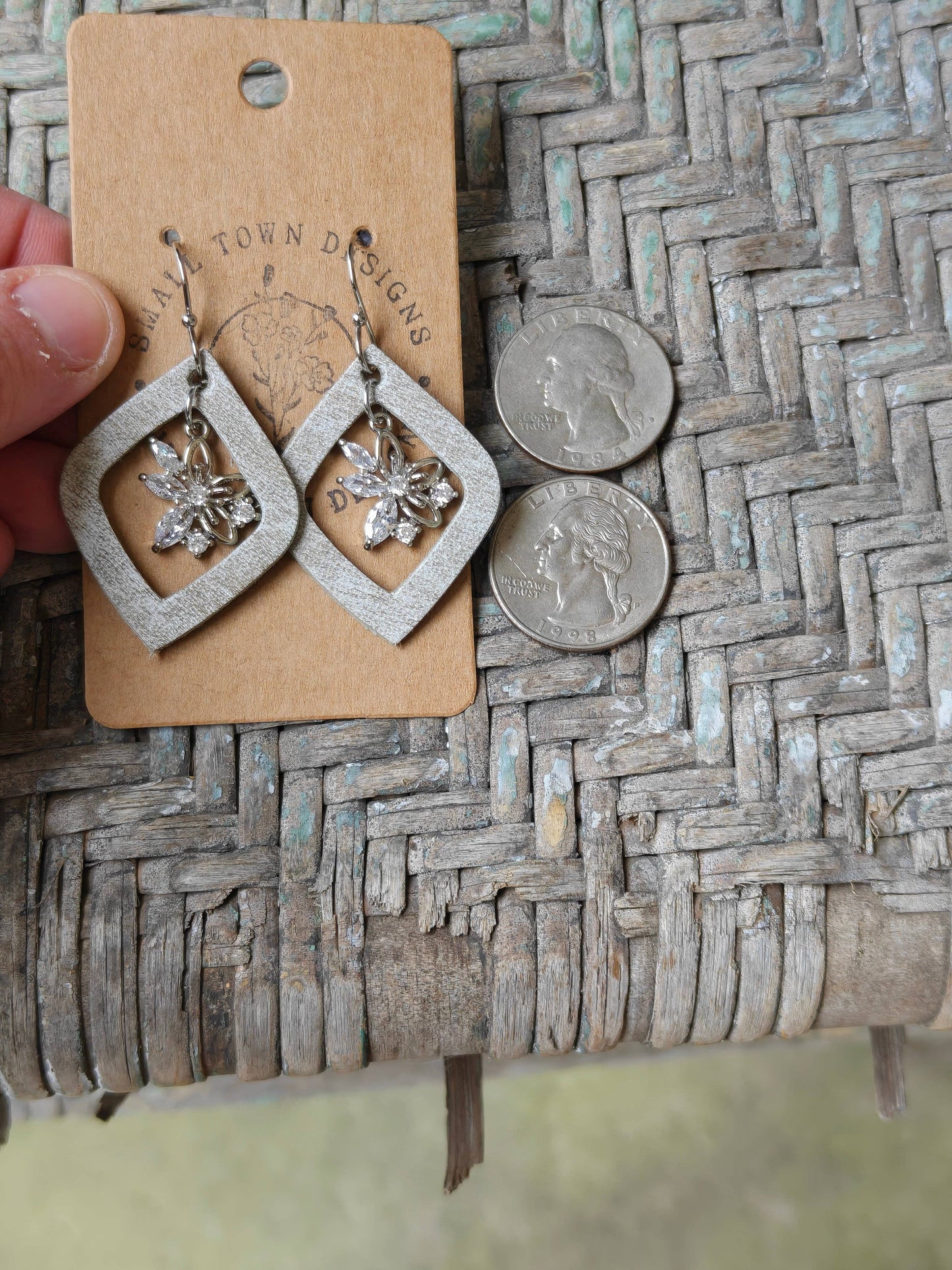 Brown Cream Diamond Earrings