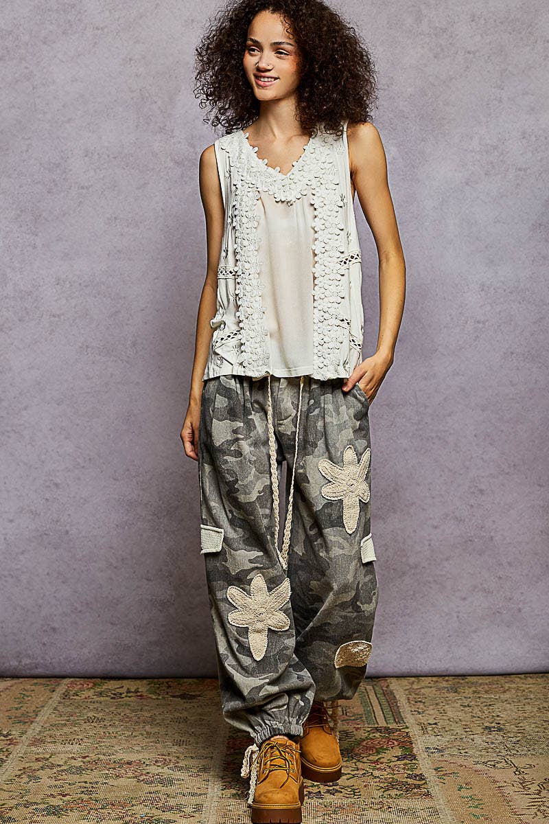 Sleeveless contrast floral lace crochet detail v-neck top