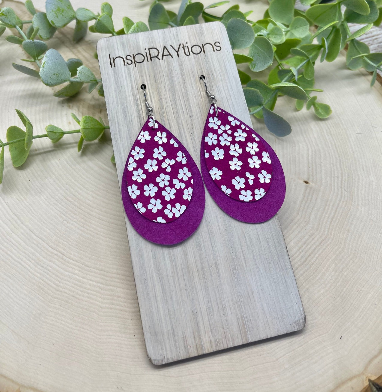 Handmade lightweight magenta pink daisy leather teardrop earrings - 1