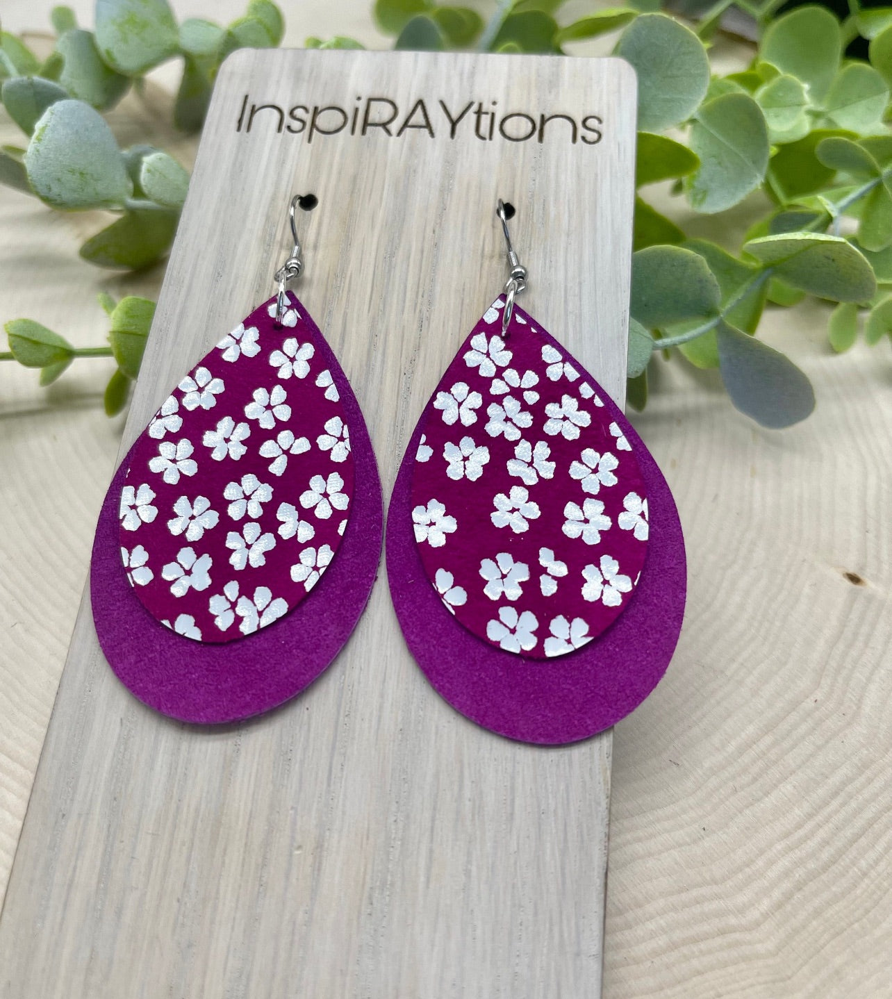 Handmade lightweight magenta pink daisy leather teardrop earrings - 4