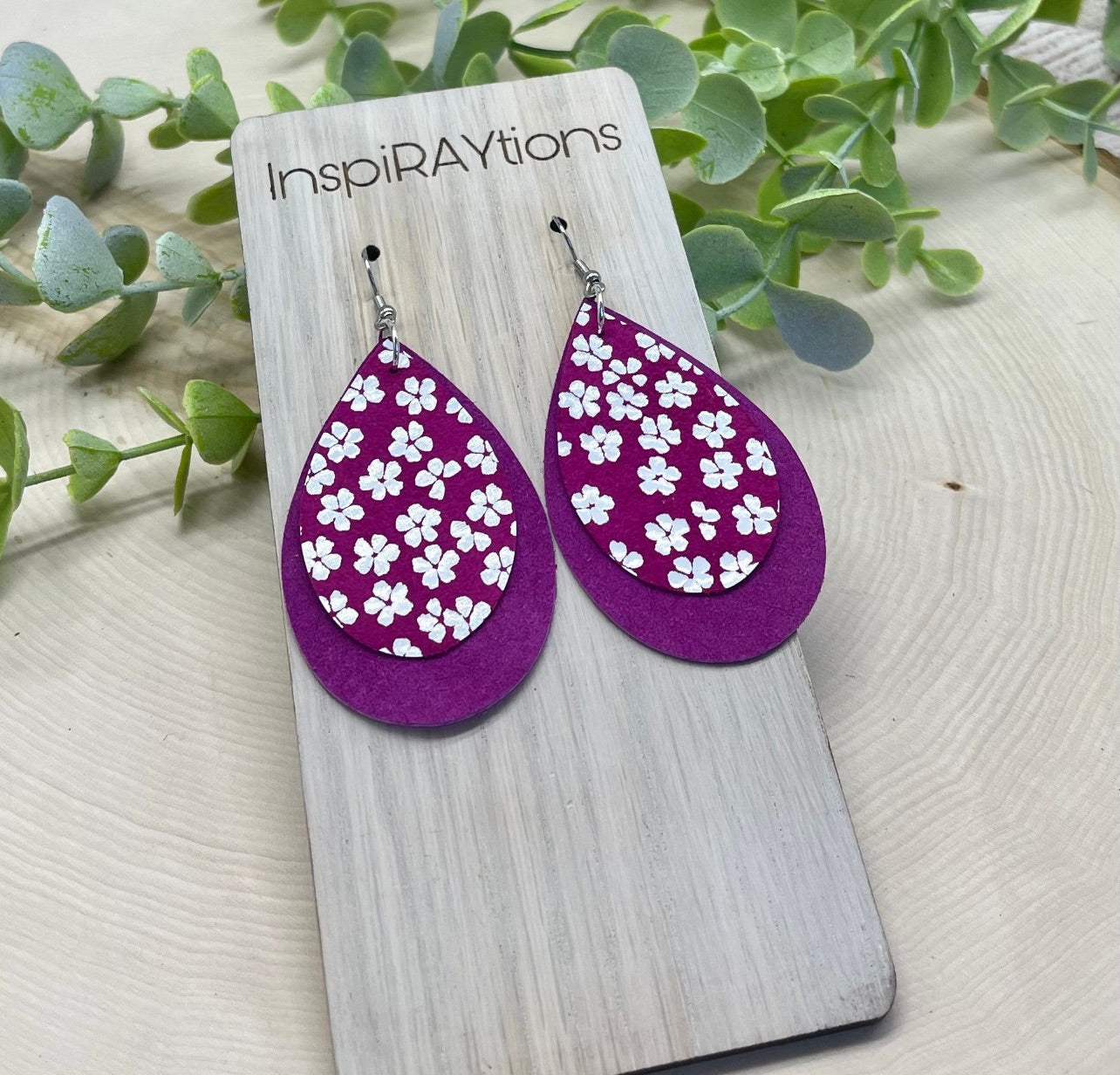 Handmade lightweight magenta pink daisy leather teardrop earrings - 2