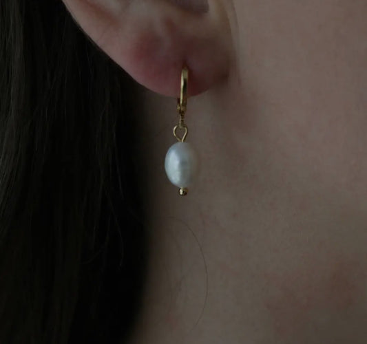 Essential Pearl Earrings