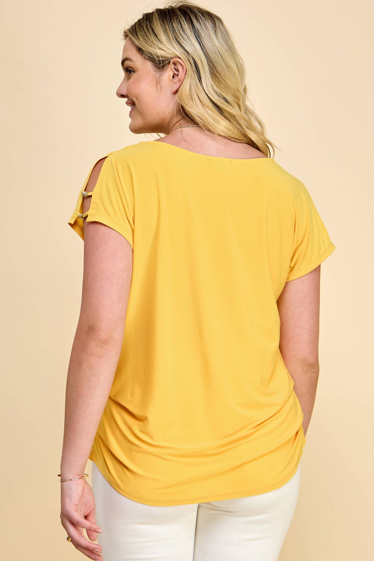 PLUS SIZE SHORT SPLIT SLEEVE  SCOOP NEAK TOP