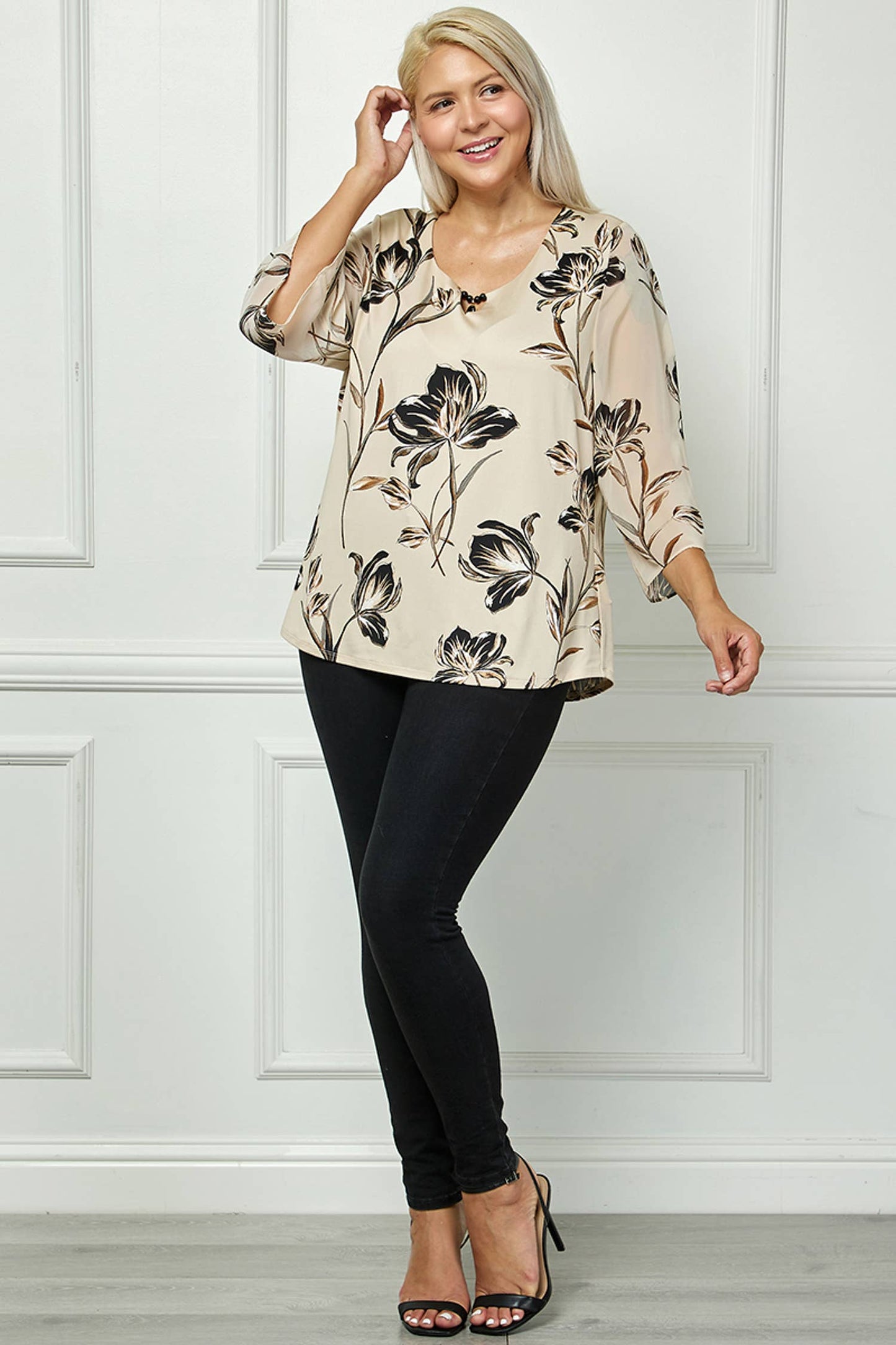 CURVY BLOOMING GRACE FLORAL JEWEL NECK BLOUSE