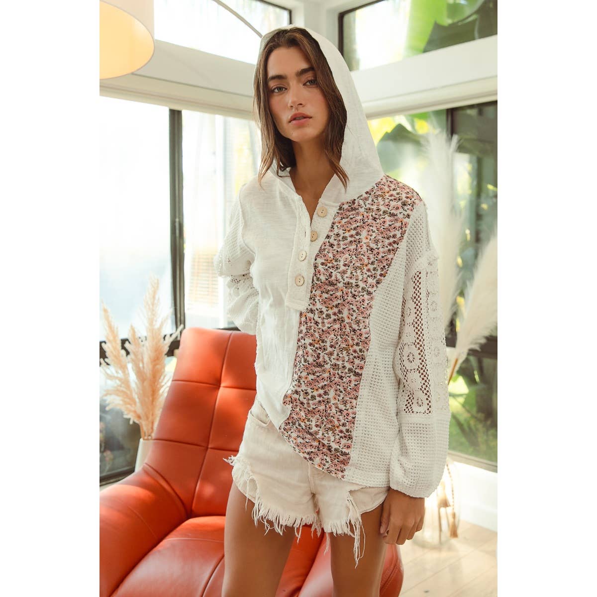 JERSEY WITH LACE BUTTONED BIBI HOODIE