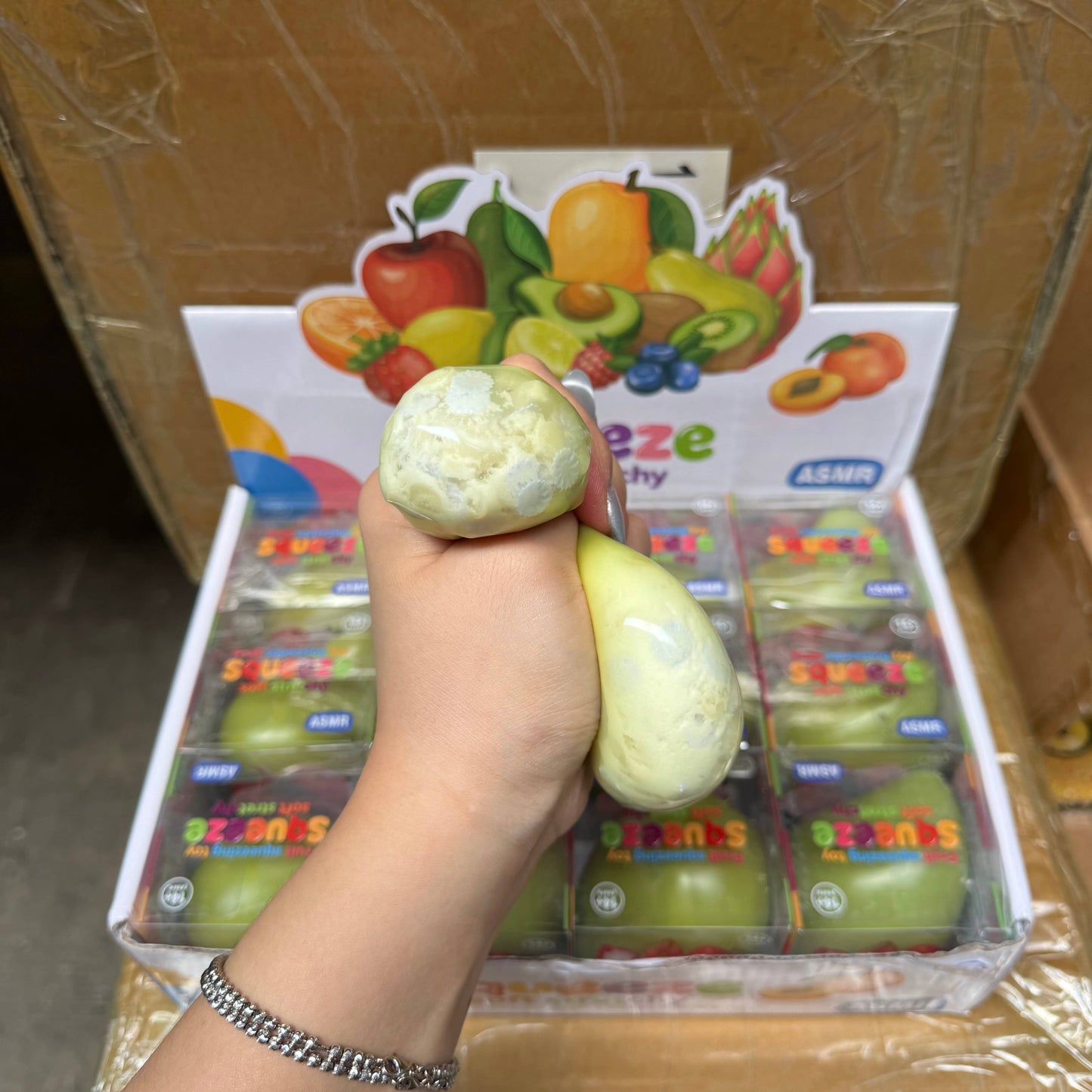 Crackling Crunchy Color Changing Mango Squishy