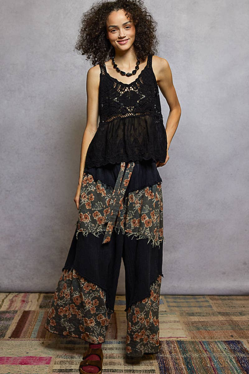 POL V-neck Sleeveless Floral Woven Top