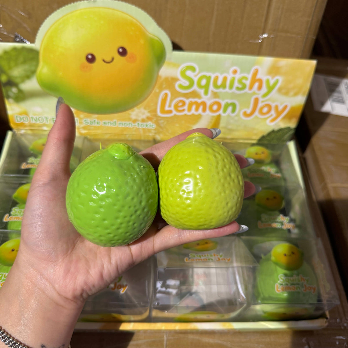 Crackling Crunchy Color Changing Lemon Squishy