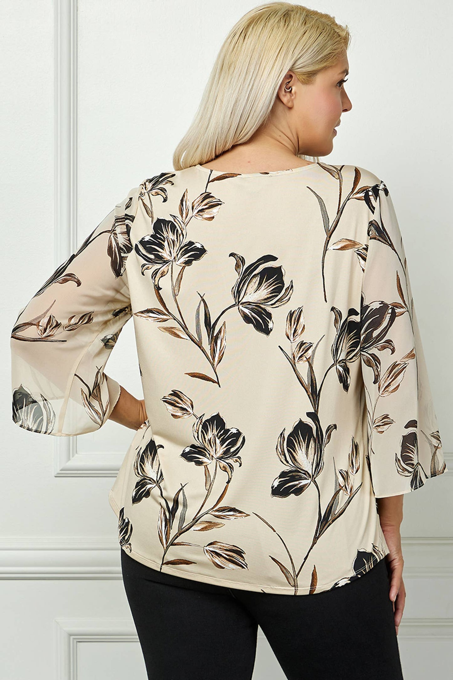 CURVY BLOOMING GRACE FLORAL JEWEL NECK BLOUSE