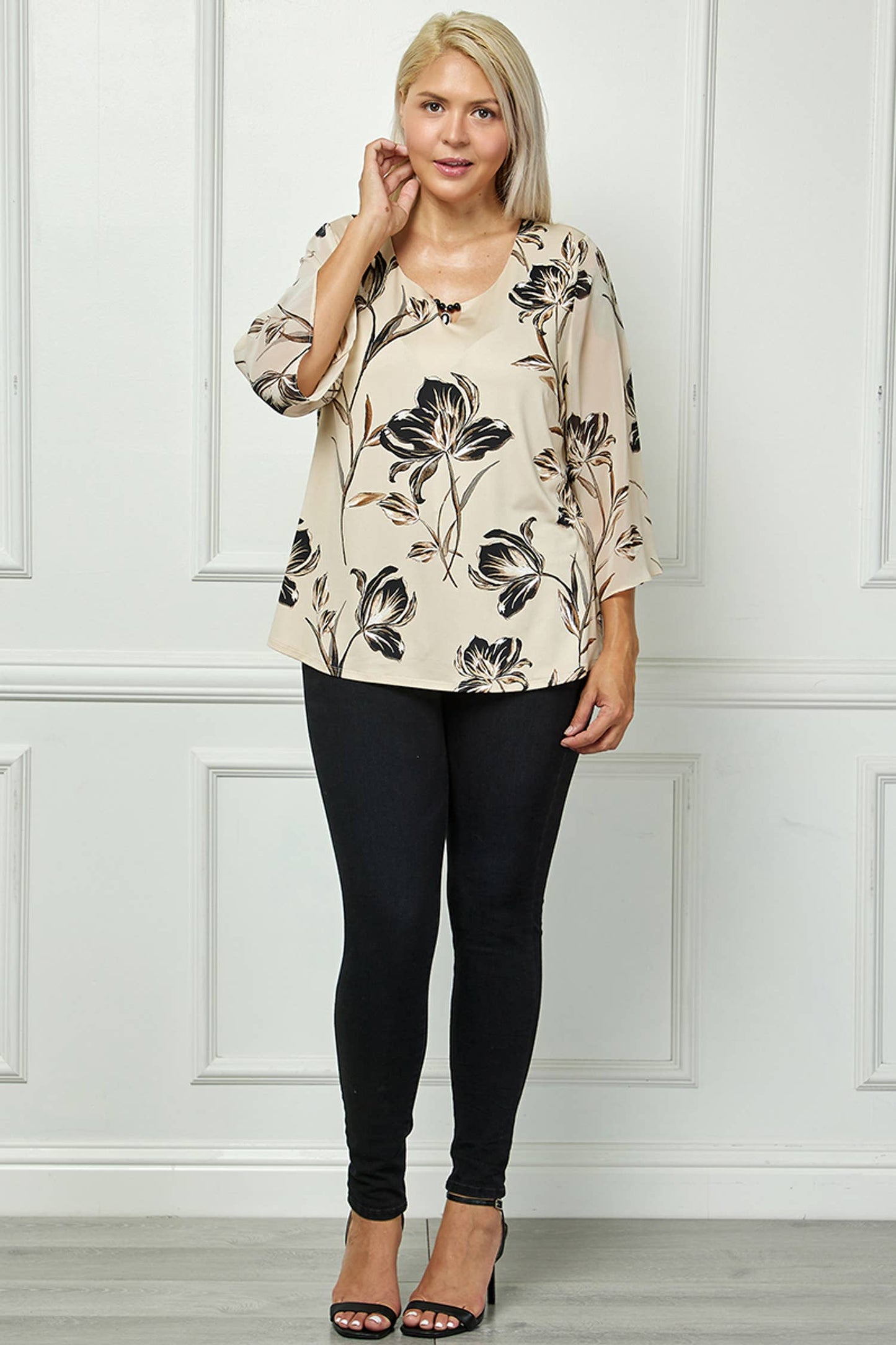 CURVY BLOOMING GRACE FLORAL JEWEL NECK BLOUSE